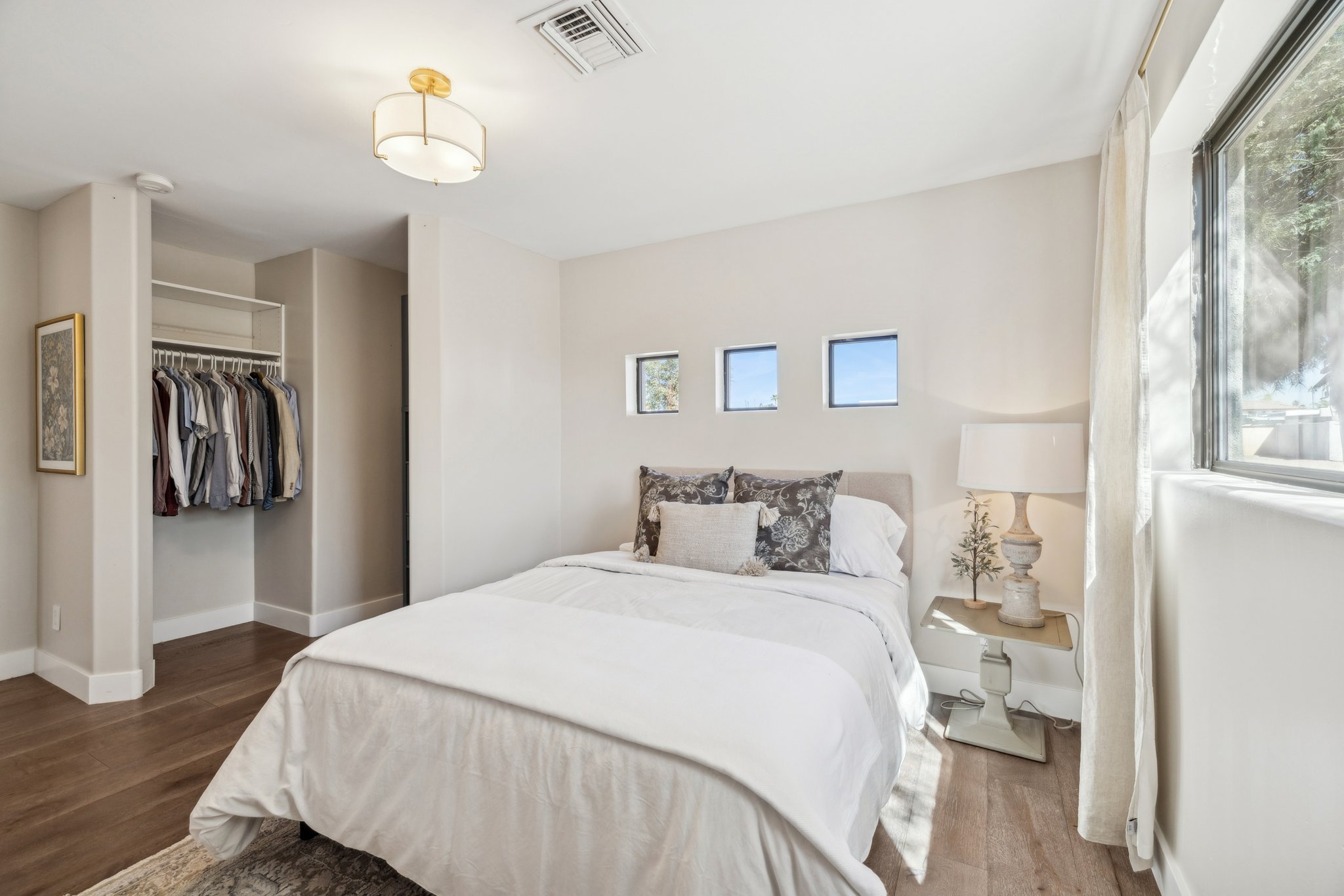 5621 E Voltaire Ave - 051.jpg