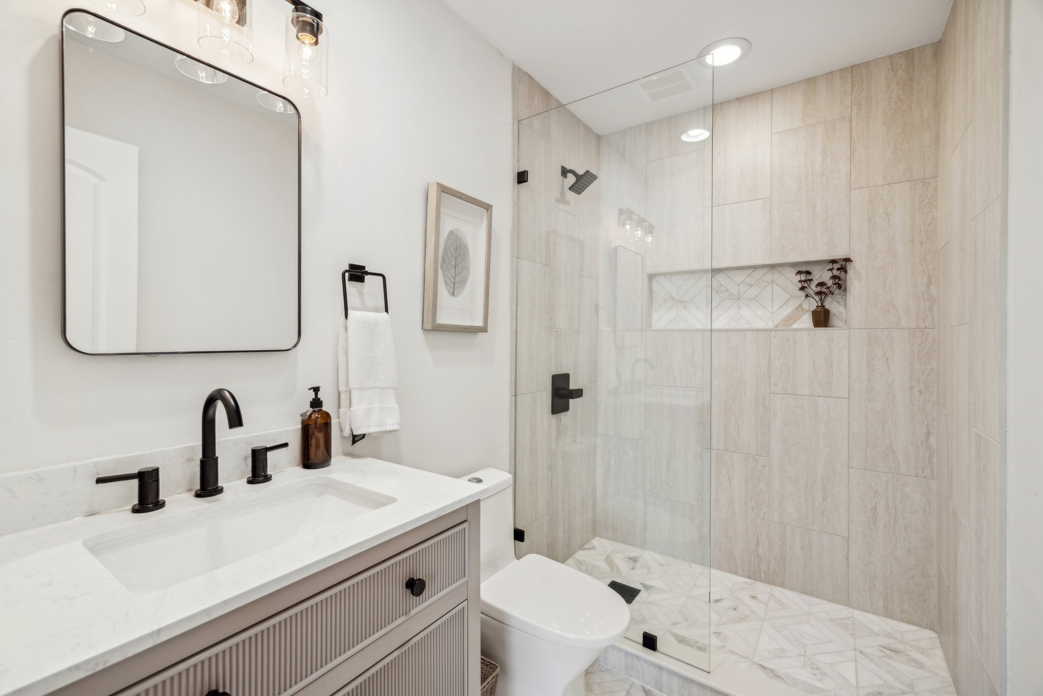 5621 E Voltaire Ave - 059.jpg