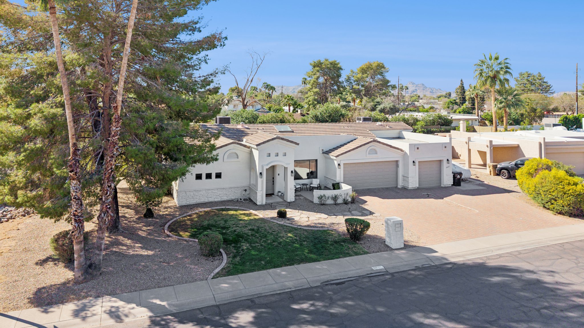 5621 E Voltaire Ave - 003 (2).jpg