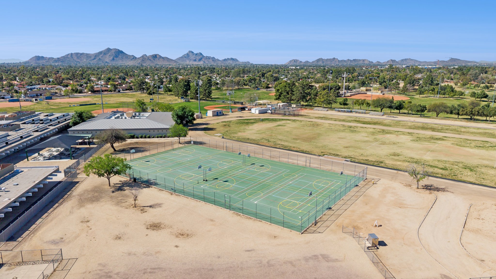 5621 E Voltaire Ave - 011 (2).jpg