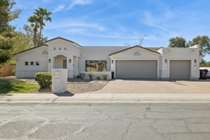 5621 E Voltaire Ave - 001.jpg