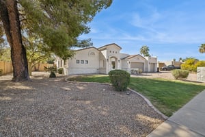 5621 E Voltaire Ave - 005.jpg