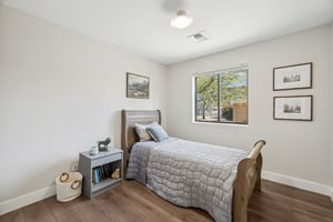 5621 E Voltaire Ave - 055.jpg