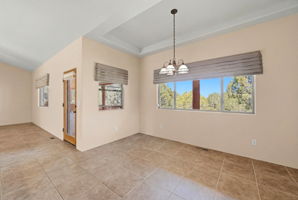 Breakfast Nook (4)