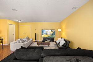 5625 Windsor Way UNIT 211-8