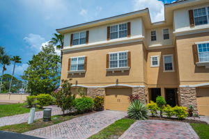 Front Exterior4