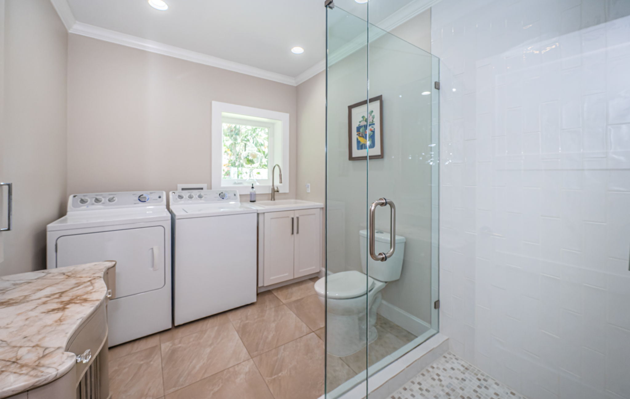 Bathroom2-Laundry Room1a