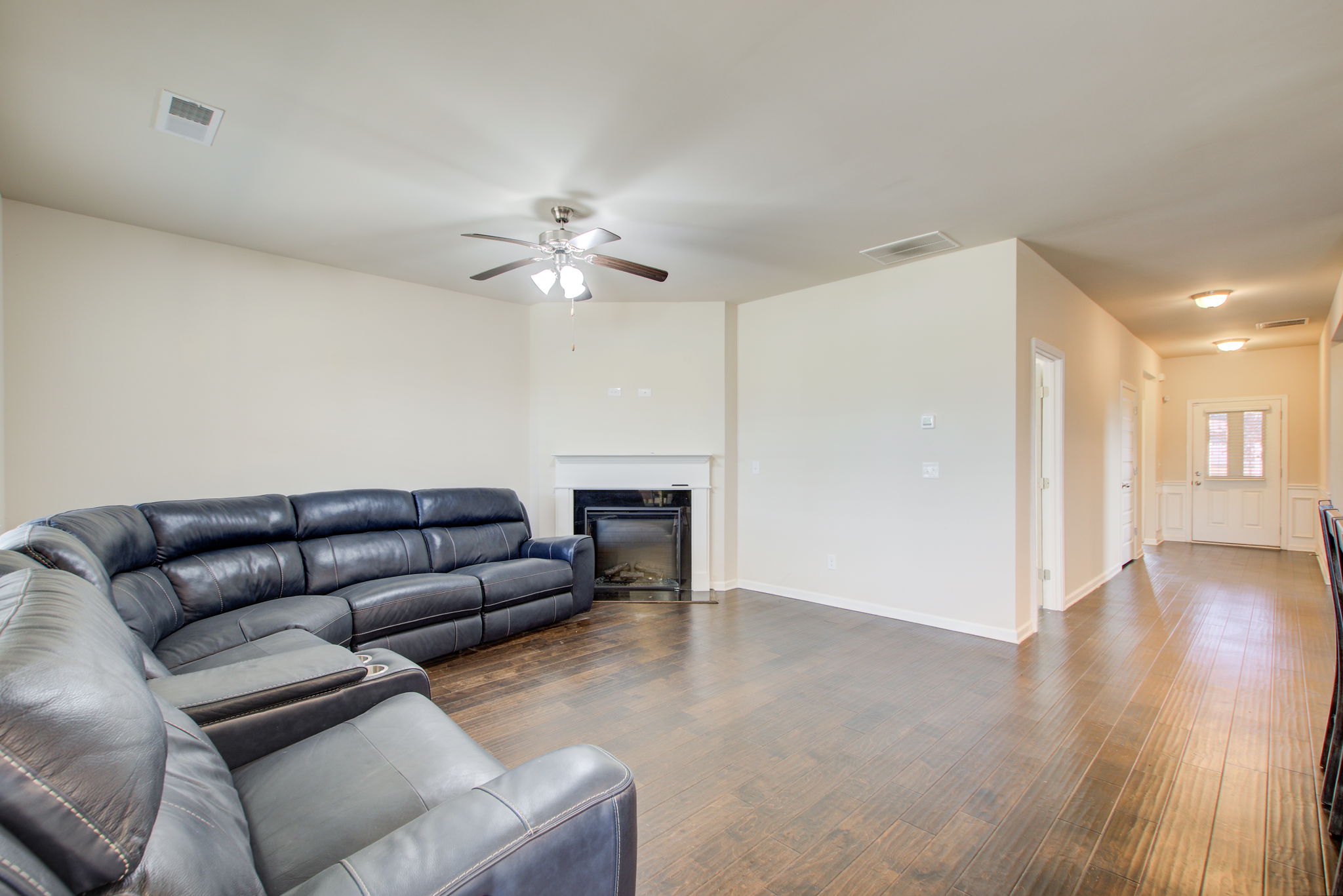 13 Living Room A w Foyer