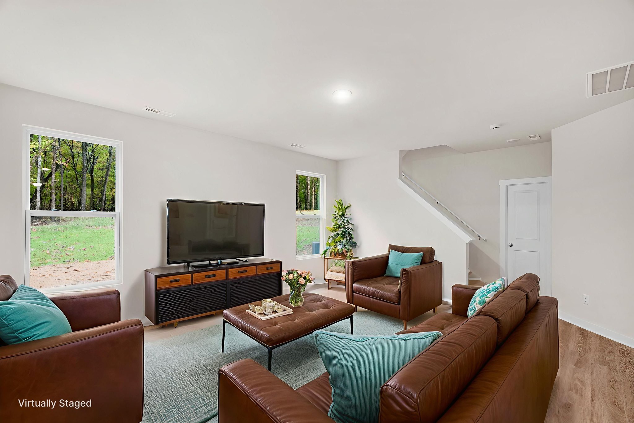 DSC01160_1_2 virtually staged.jpeg