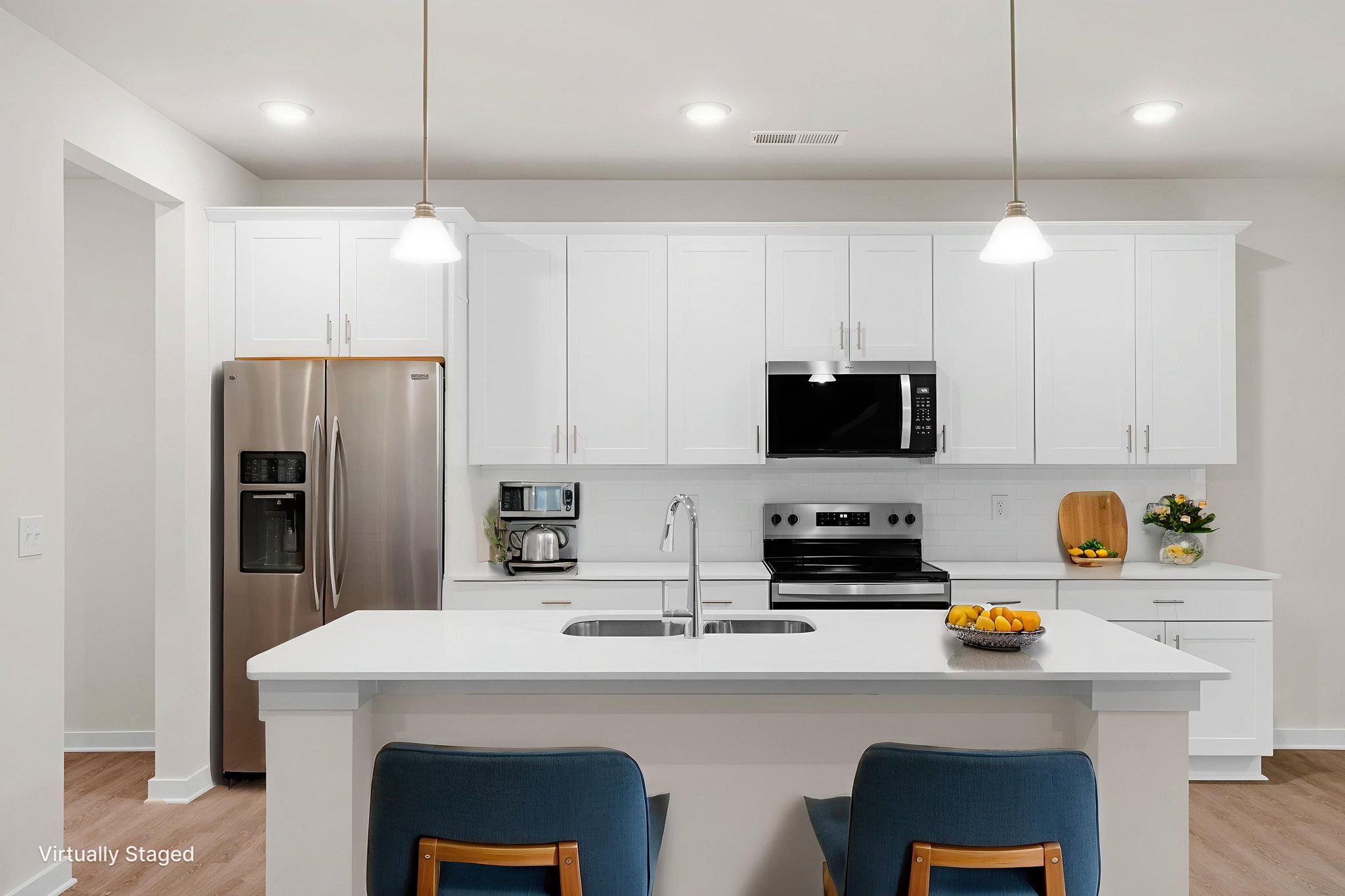 DSC01172_3_4 virtually staged.jpeg