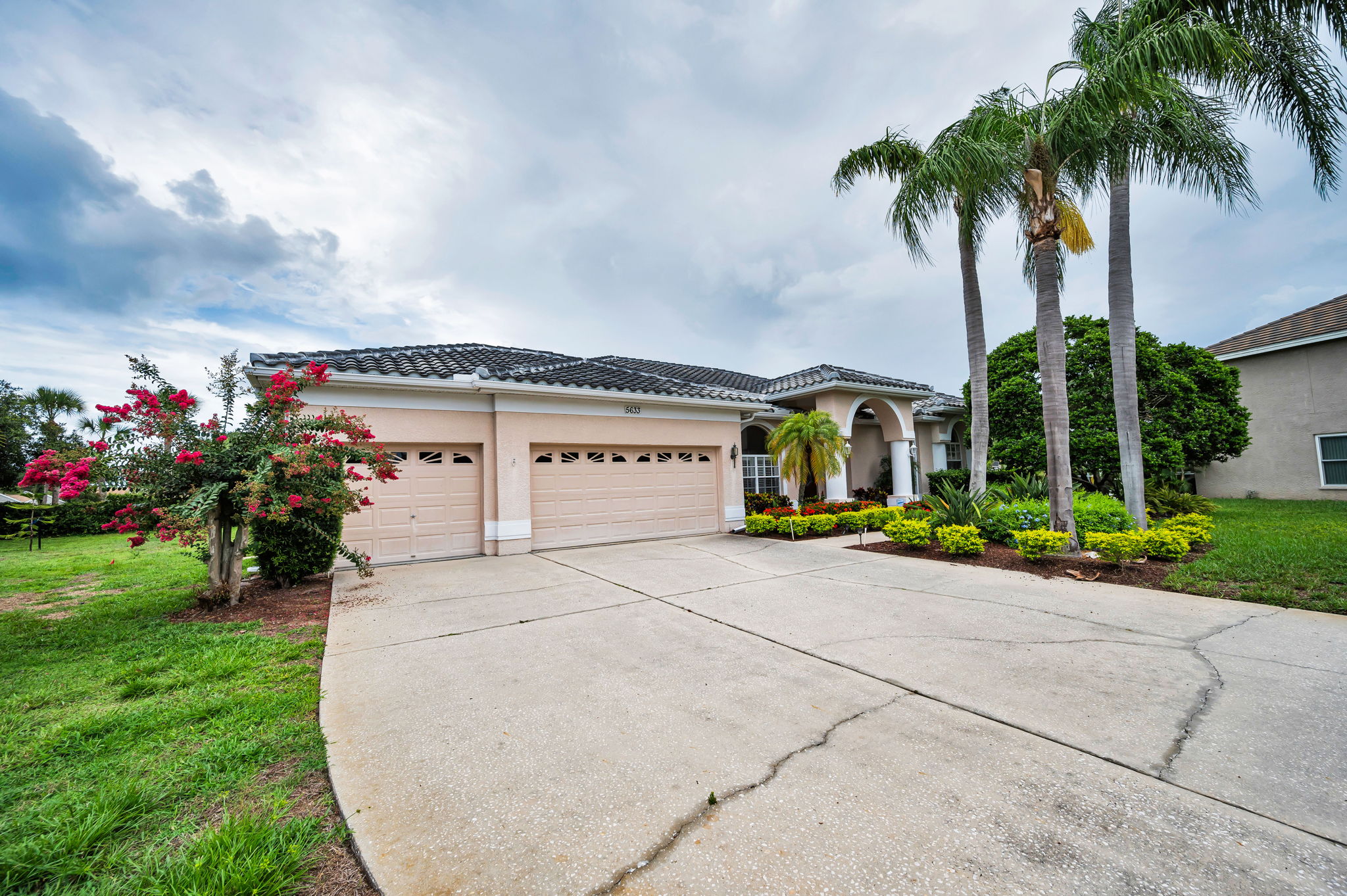 Front Exterior5