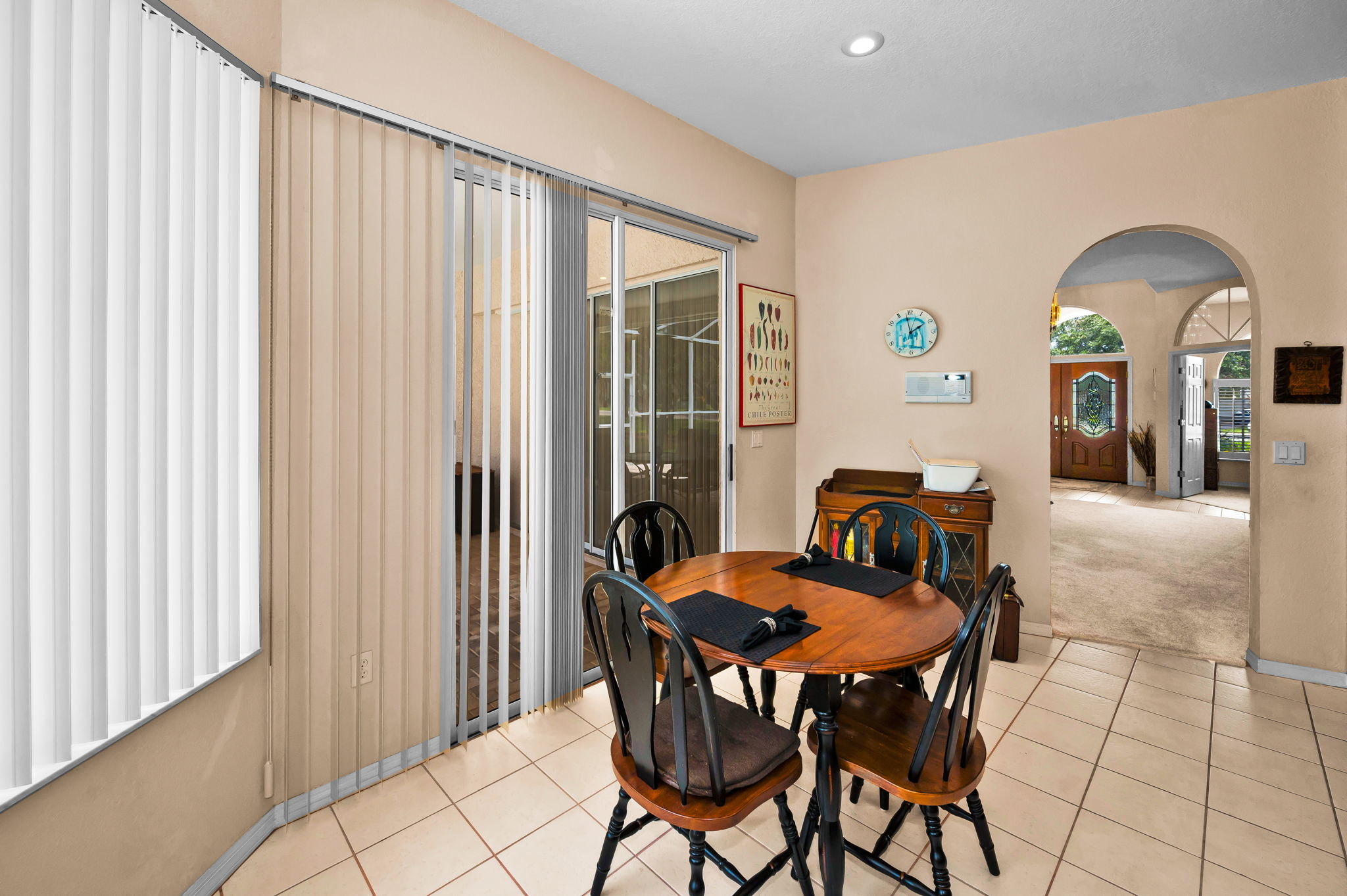 Kitchen Eat-in Area3