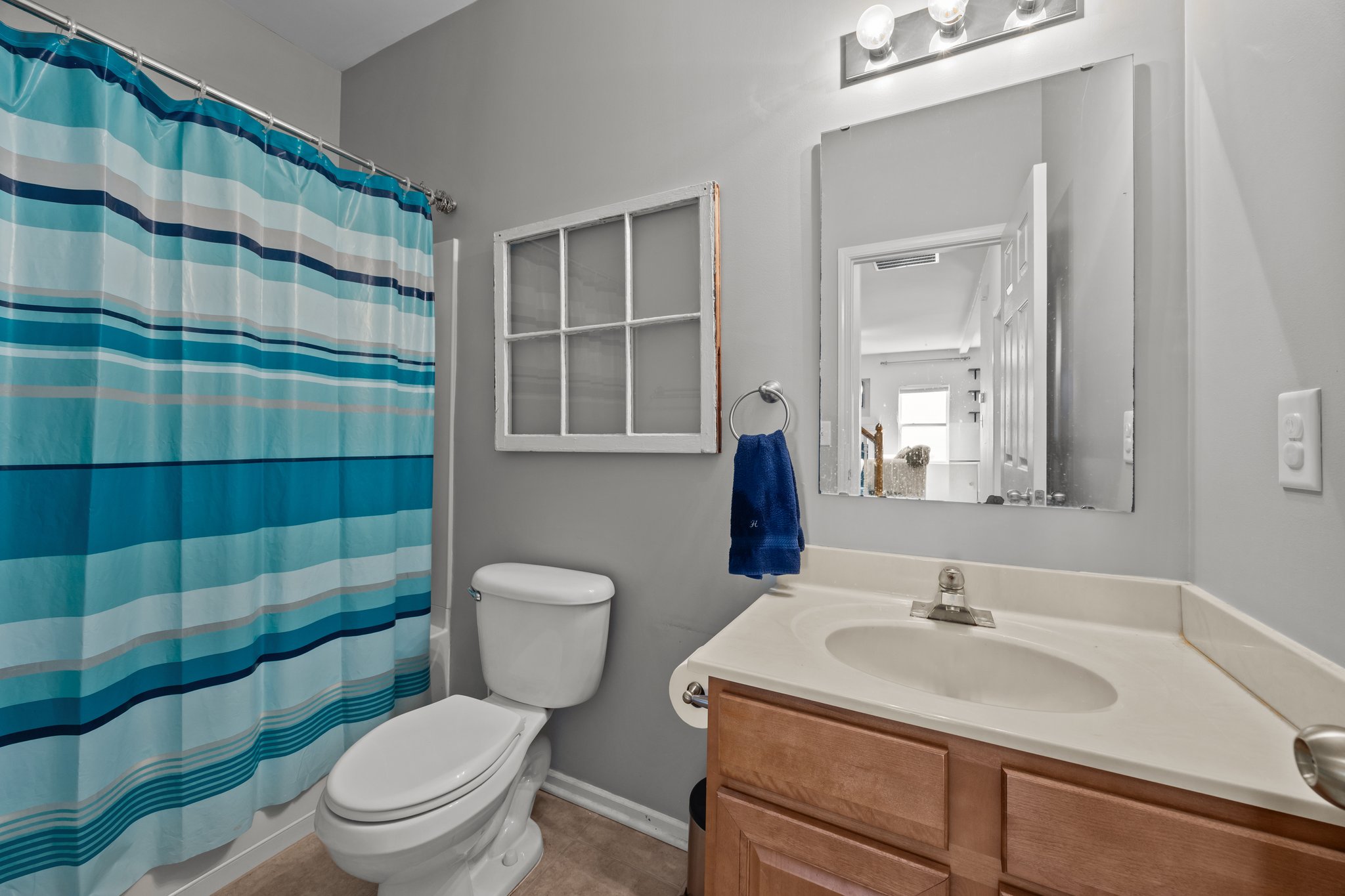 Main level full bathroom