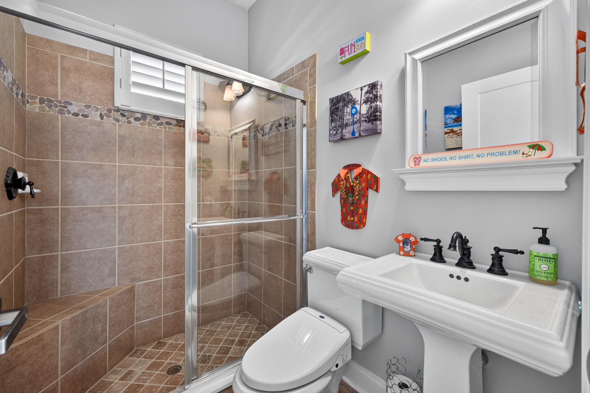 RS - Pool Bathroom