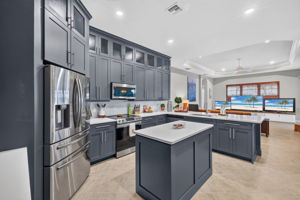 Kitchen 2 of 4