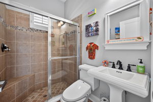 RS - Pool Bathroom