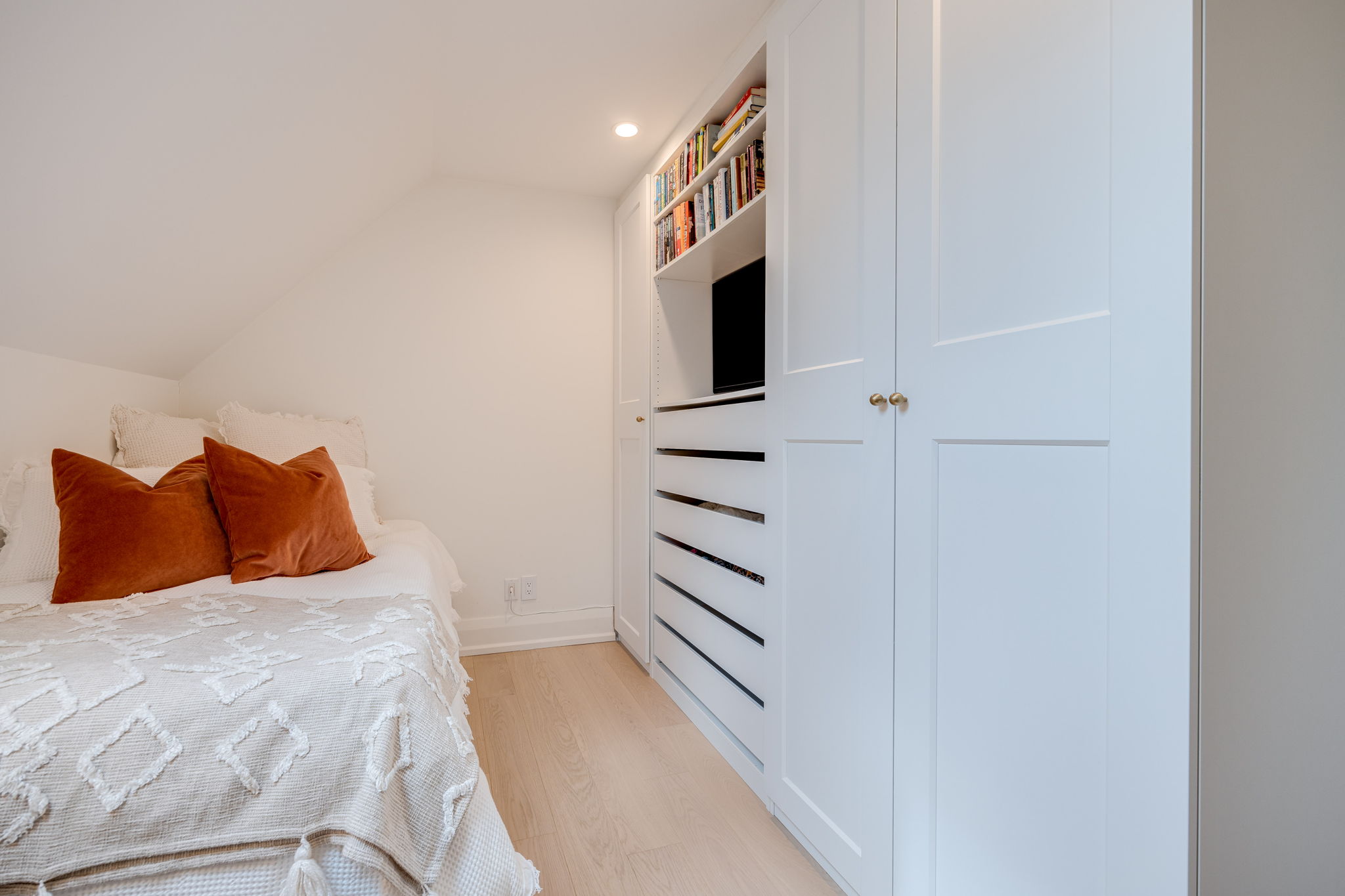 Toronto property showcase — delivered property photograph 35