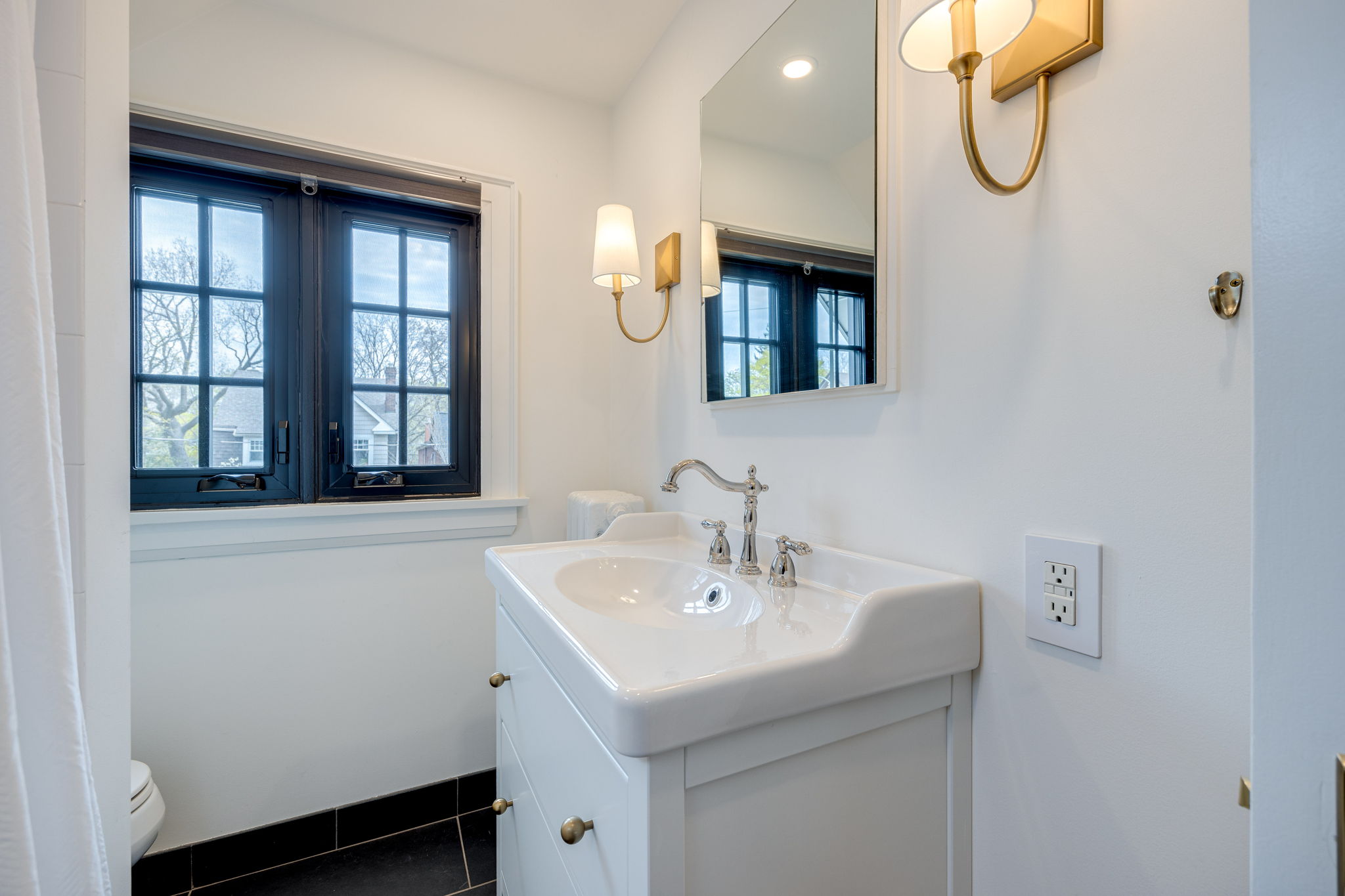 Toronto property showcase — delivered property photograph 40