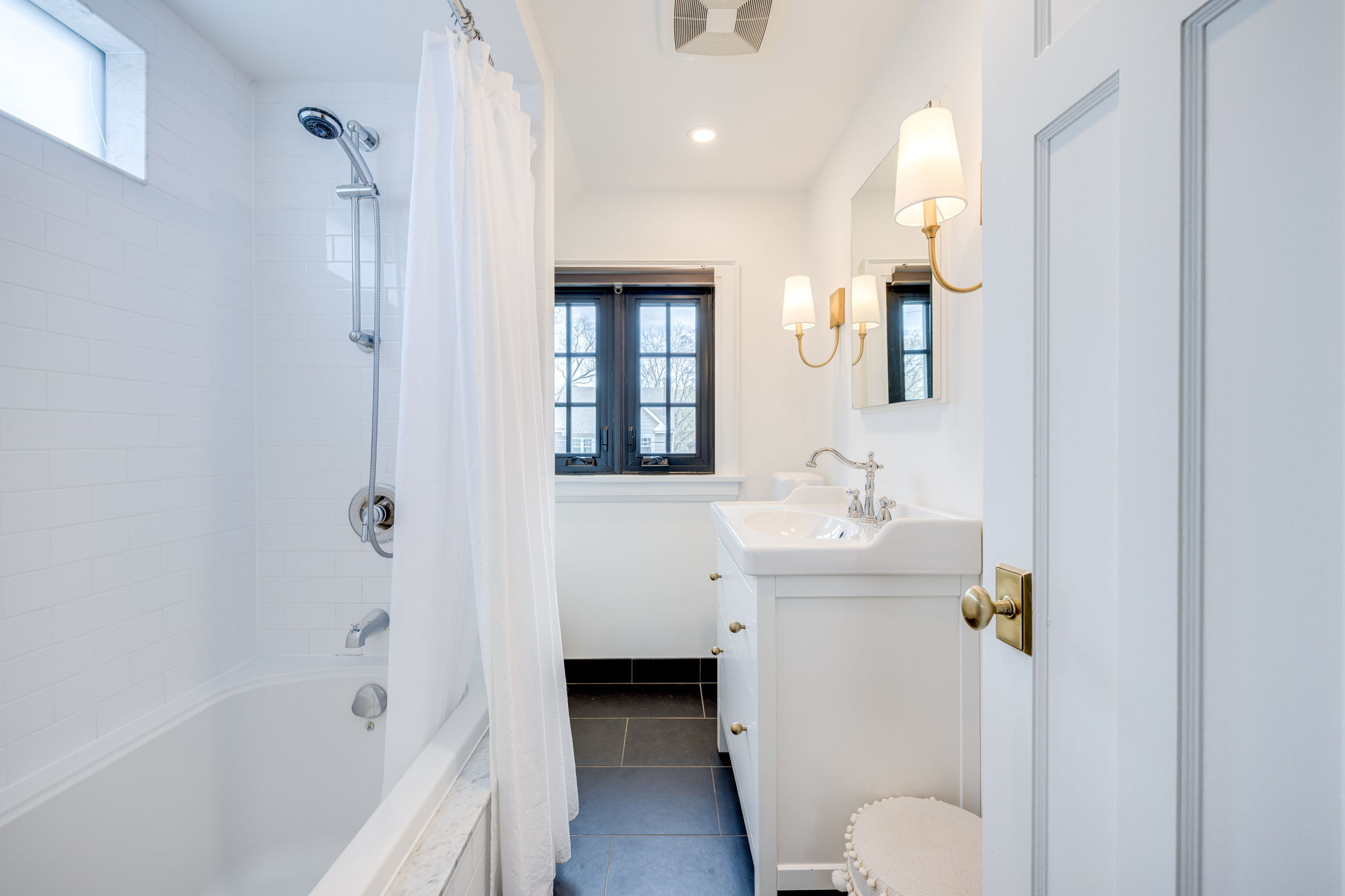Toronto property showcase — delivered property photograph 39