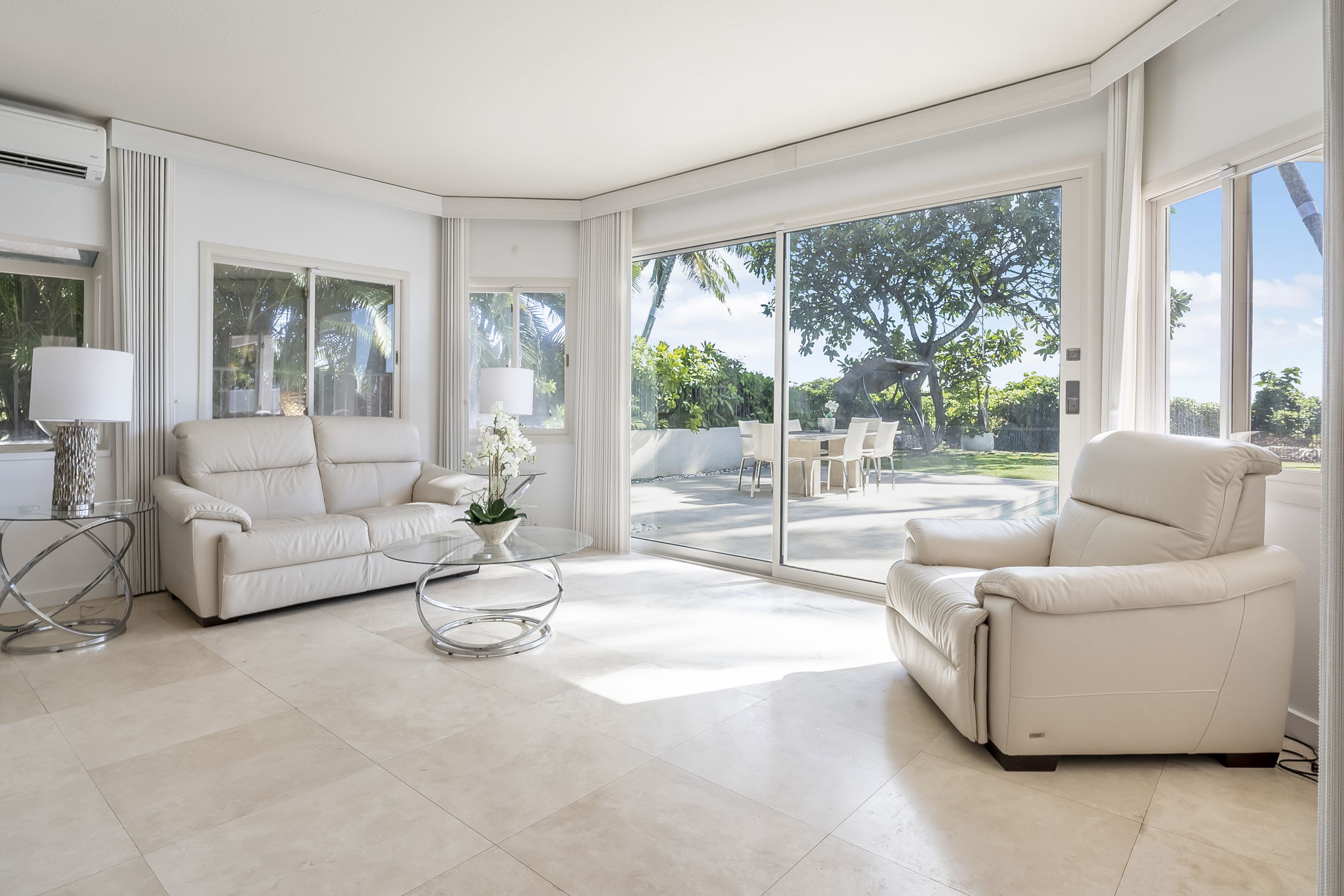 Sitting area, in front of XL Kitchen island