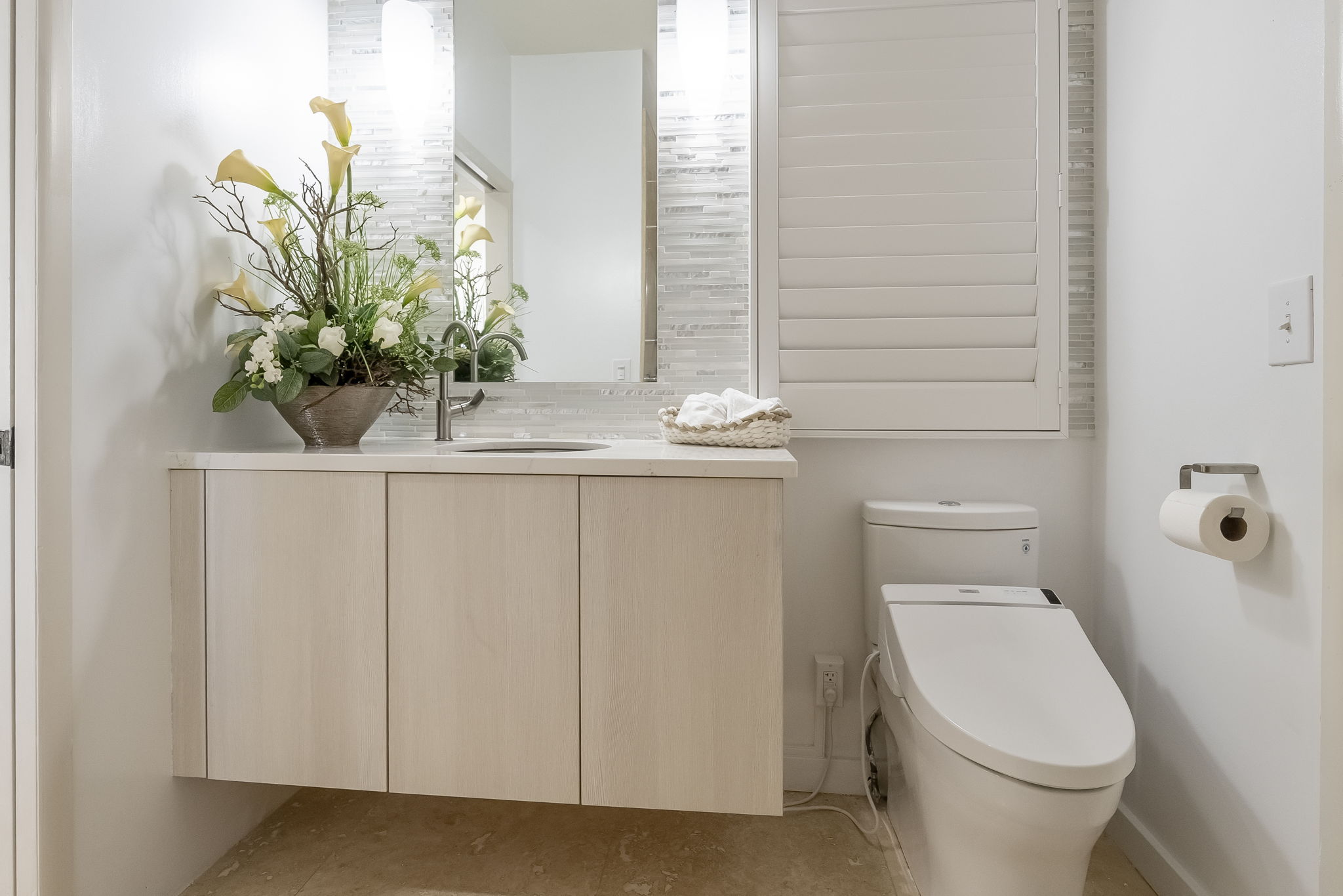 Downstairs bathroom, behind kitchen, front view