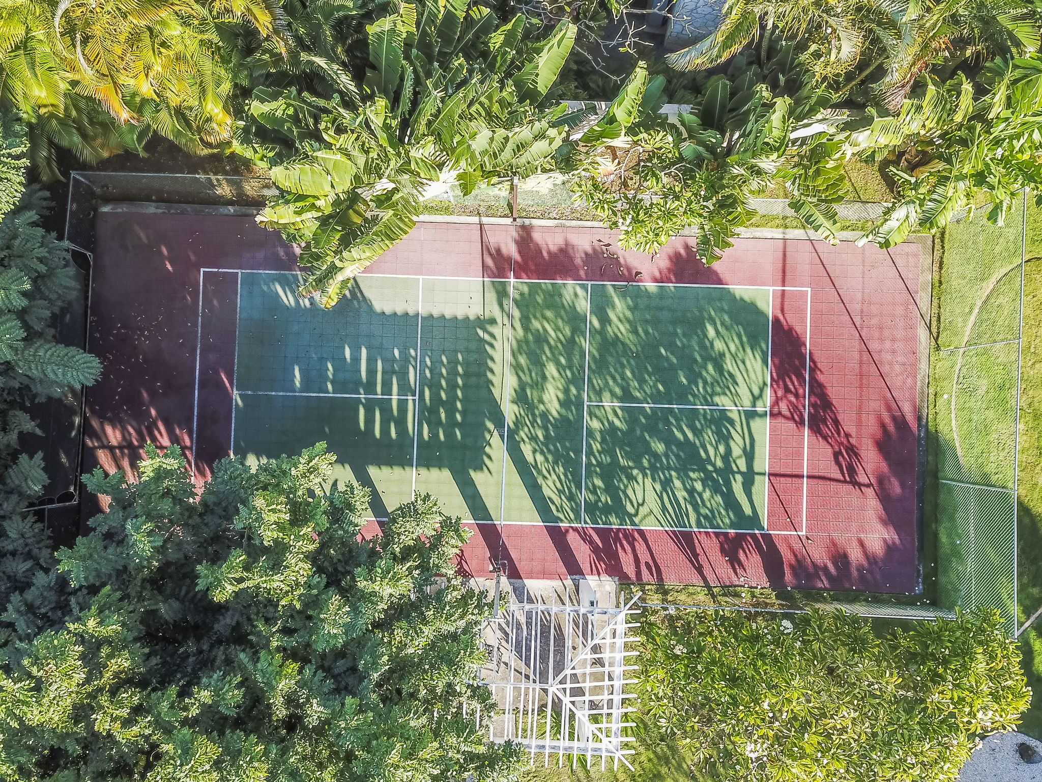 Beatuiful pikleball/tennis court
