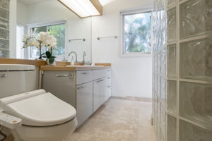 3rd Bedroom's ensuite bathroom