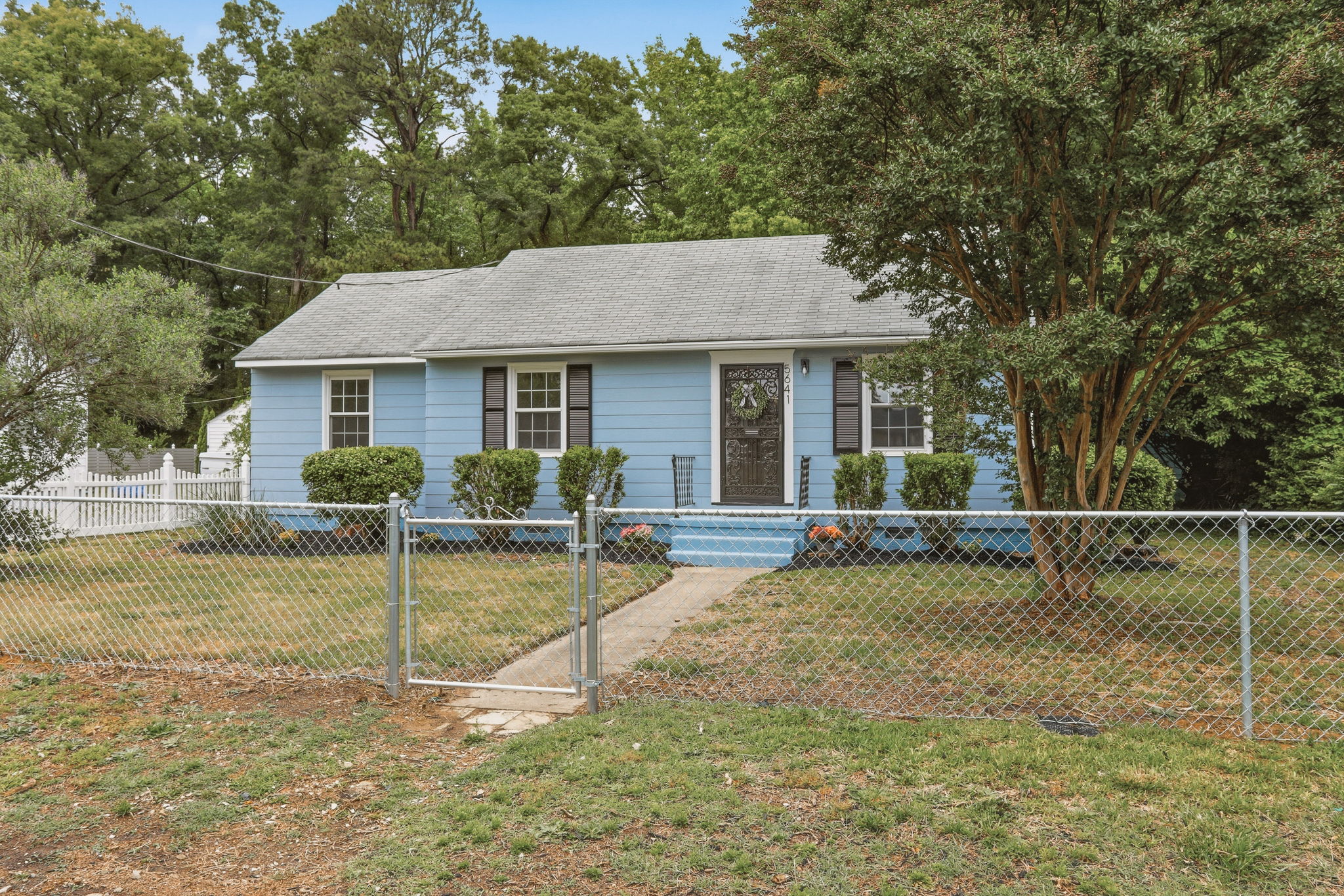 04-Exterior Front