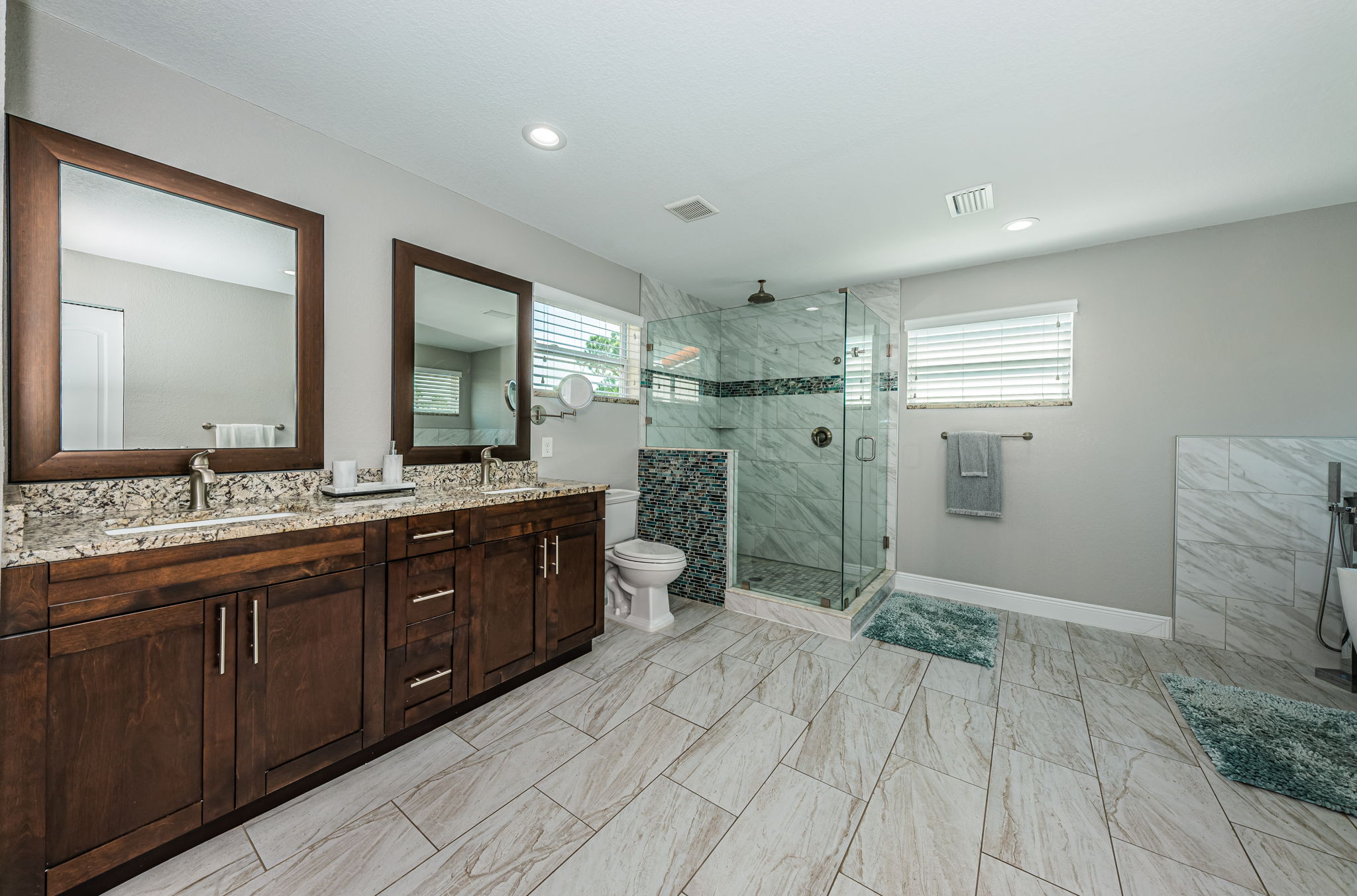 Upper Level Master Bathroom1a