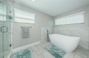 Upper Level Master Bathroom1c