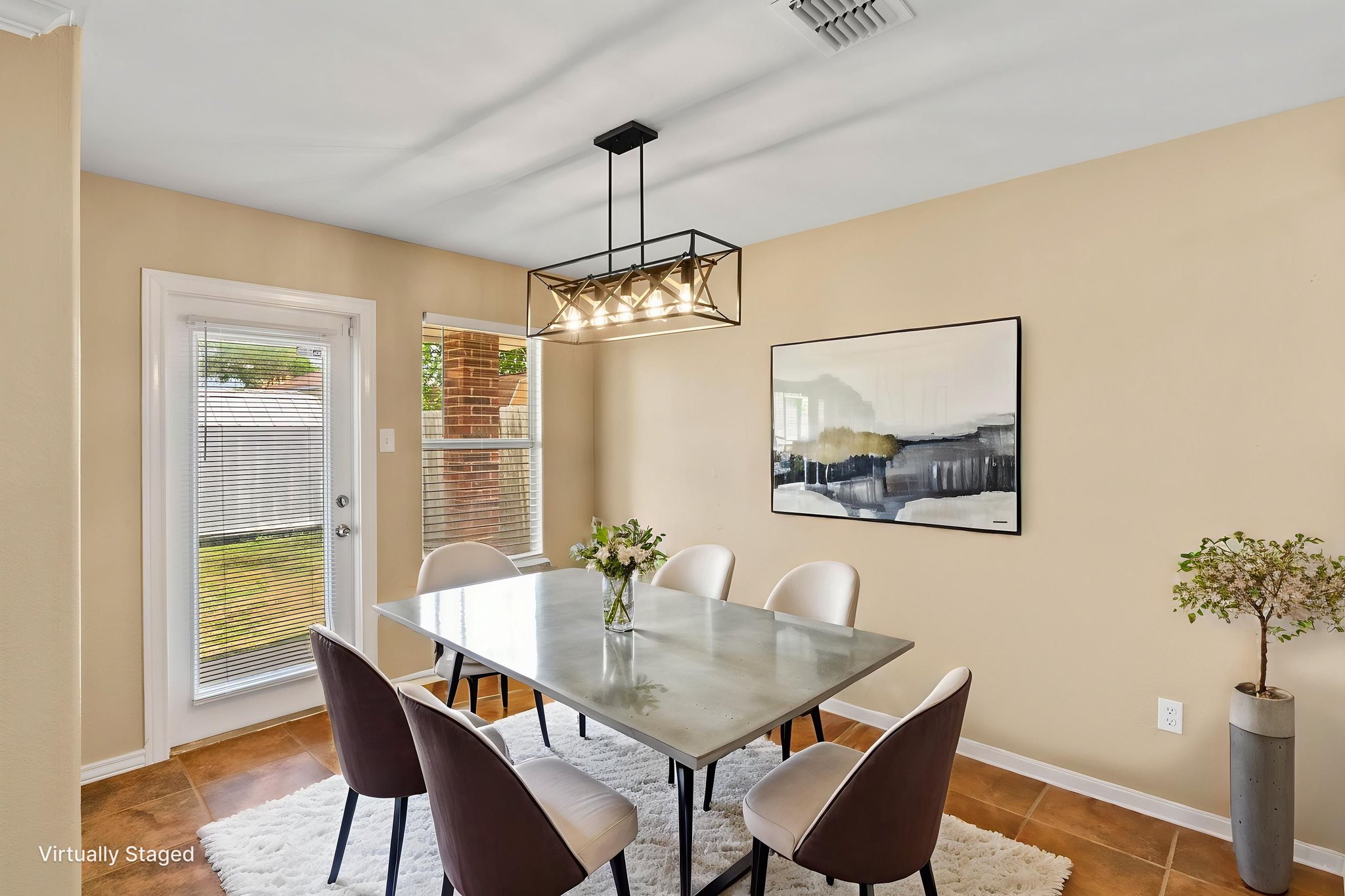 DSC07550 virtually staged.jpeg