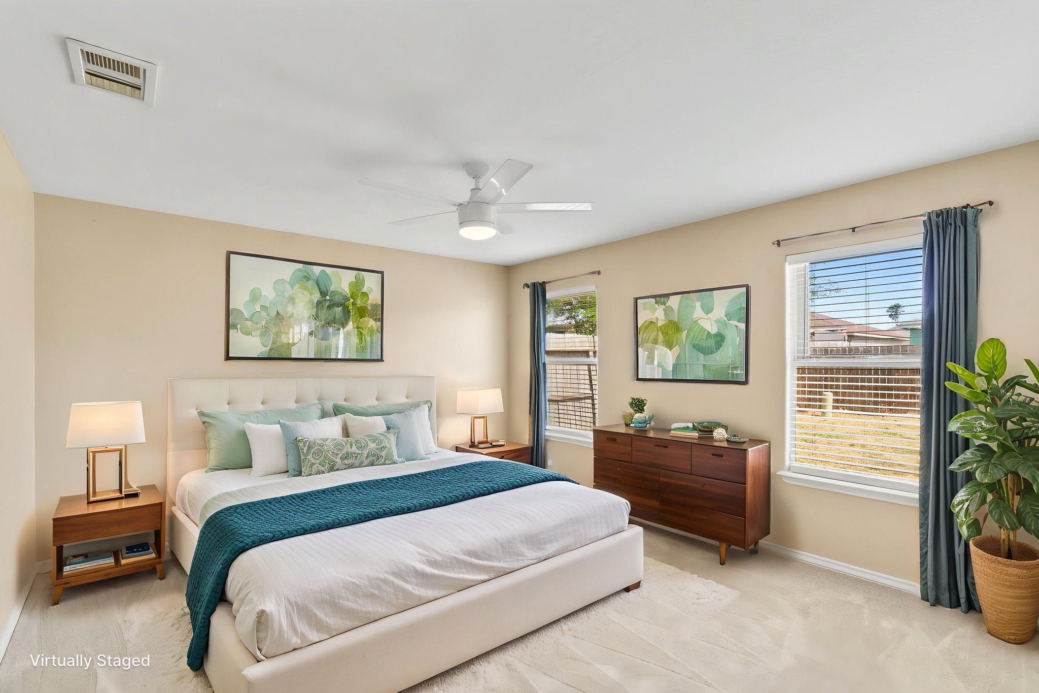 DSC07535 virtually staged.jpeg