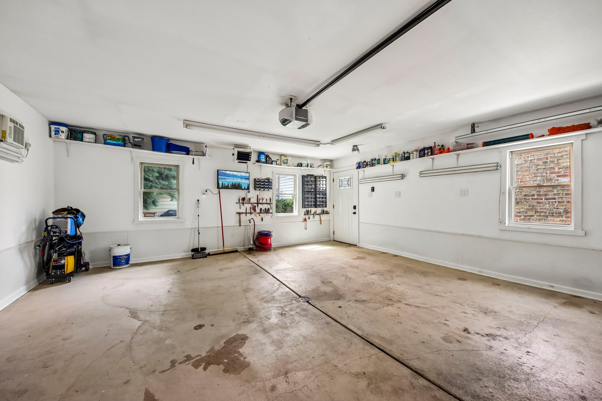 5643 N Campbell Ave Basement-S1905-018.jpg