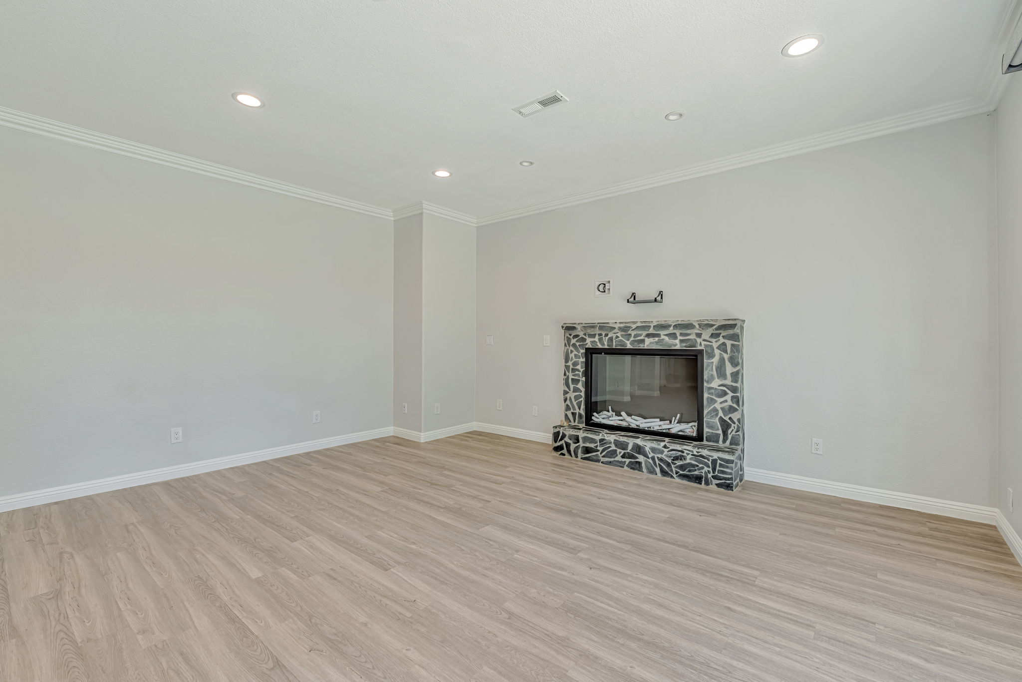 006_5647 Arcadia Cir