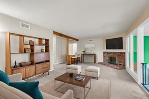 DSC01384 virtually staged.jpeg