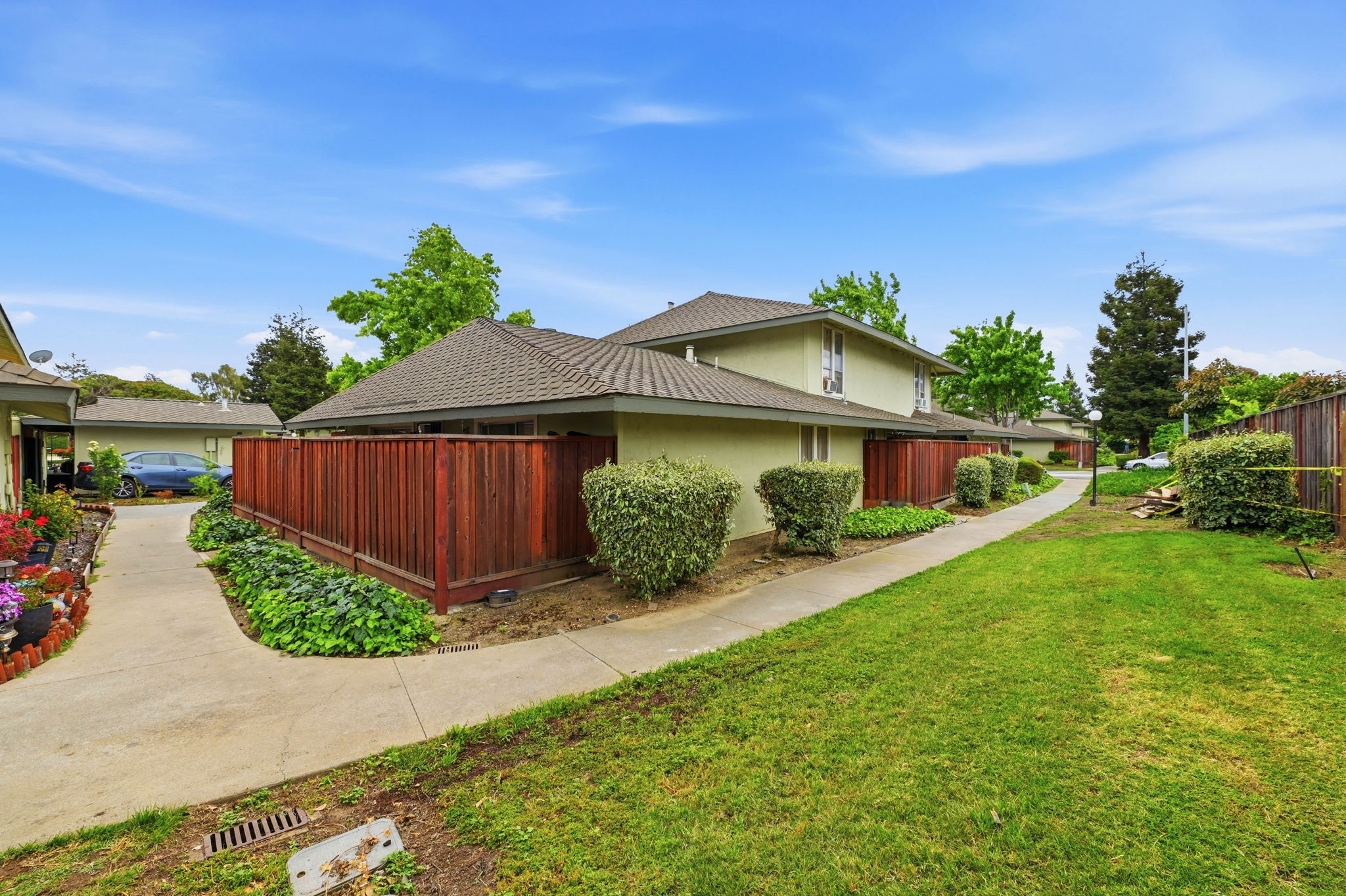 002_F8_5649 Evergreen Terrace