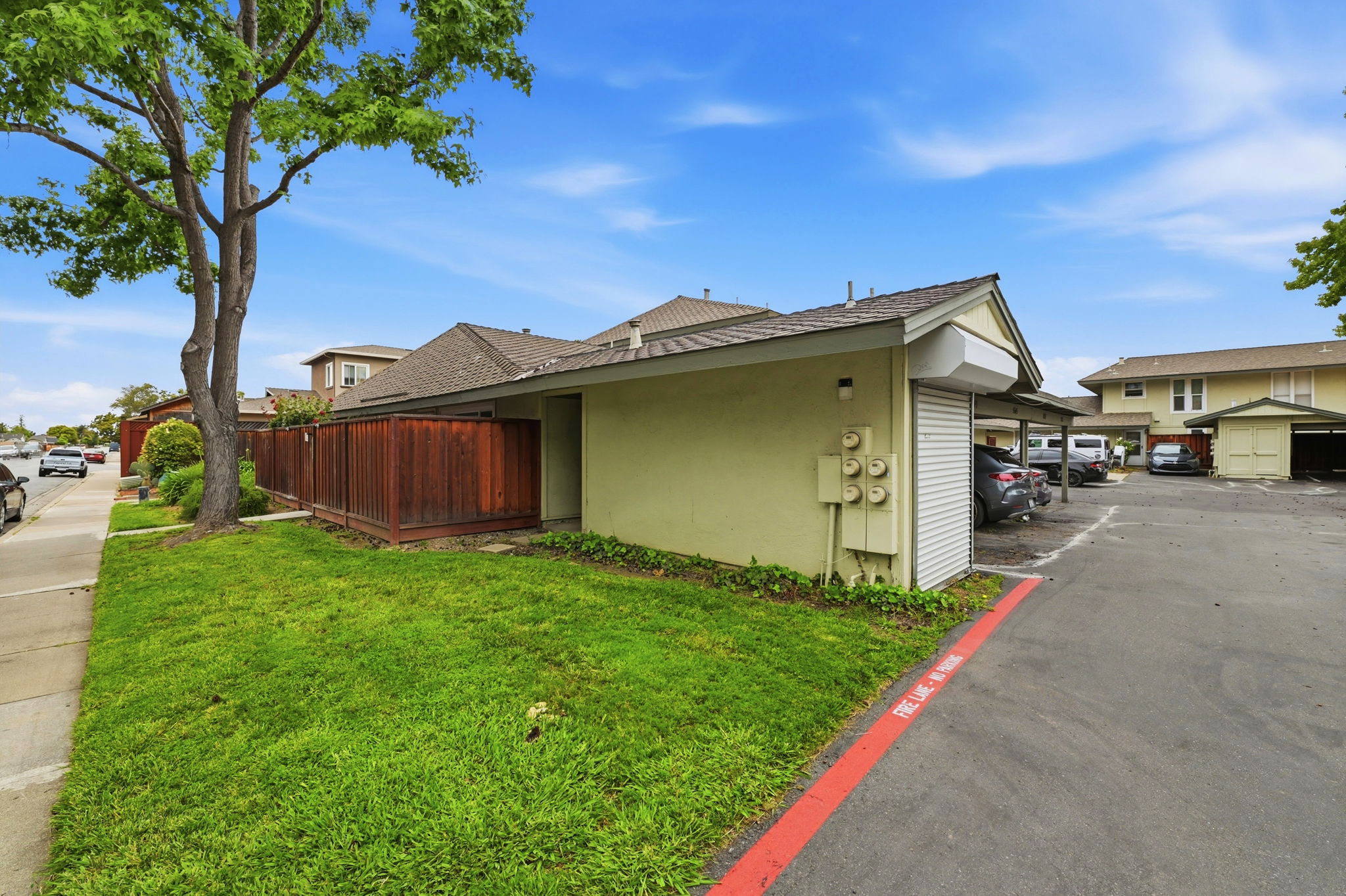 003_F8_5649 Evergreen Terrace