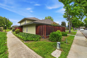 001_F8_5649 Evergreen Terrace