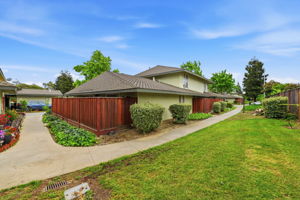 002_F8_5649 Evergreen Terrace