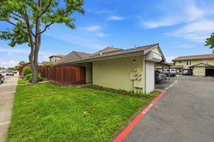 003_F8_5649 Evergreen Terrace
