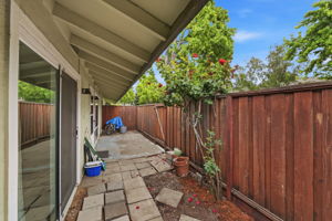 031_F8_5649 Evergreen Terrace