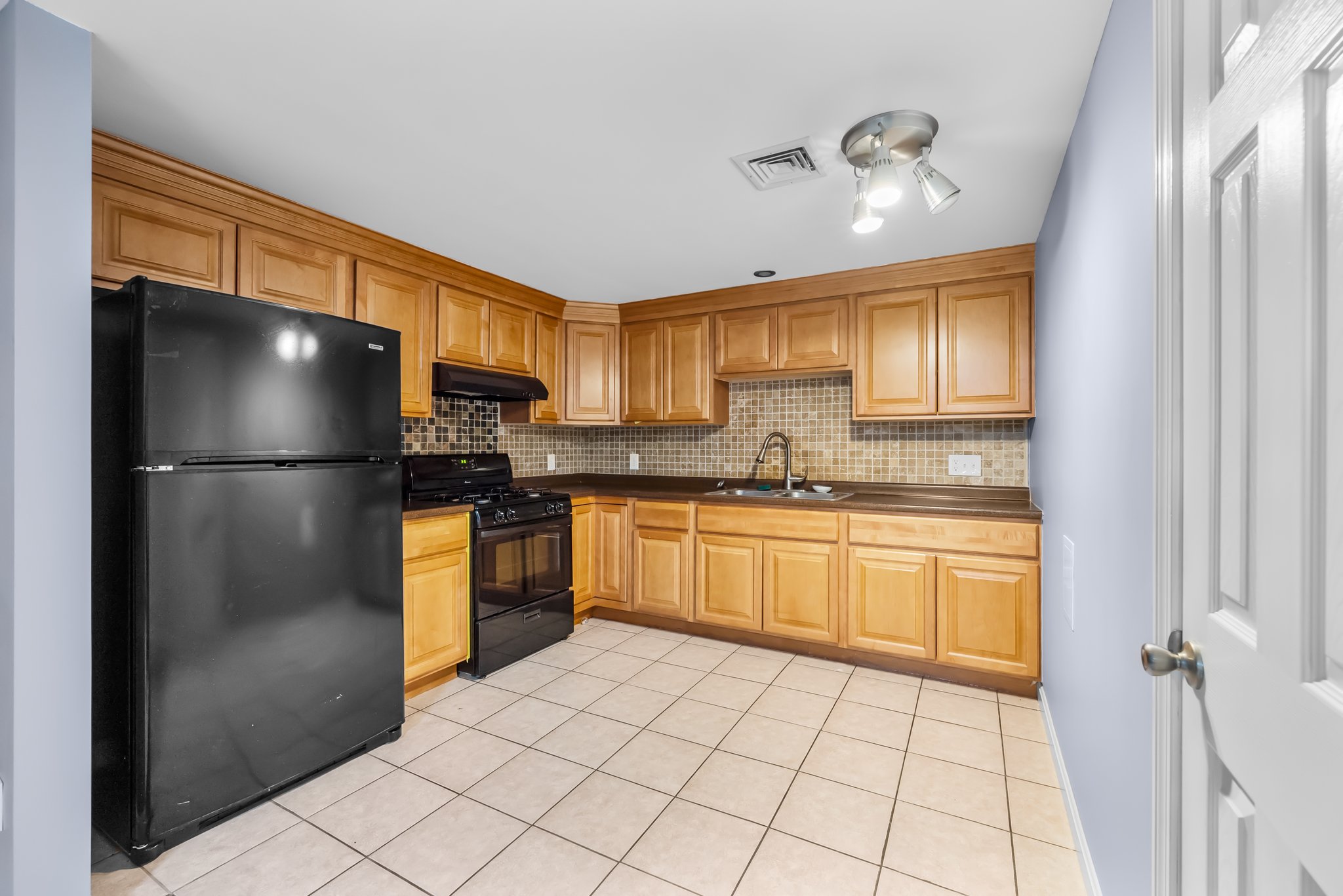 565 Detroit St, Fall River, MA 02721, USA Photo 46