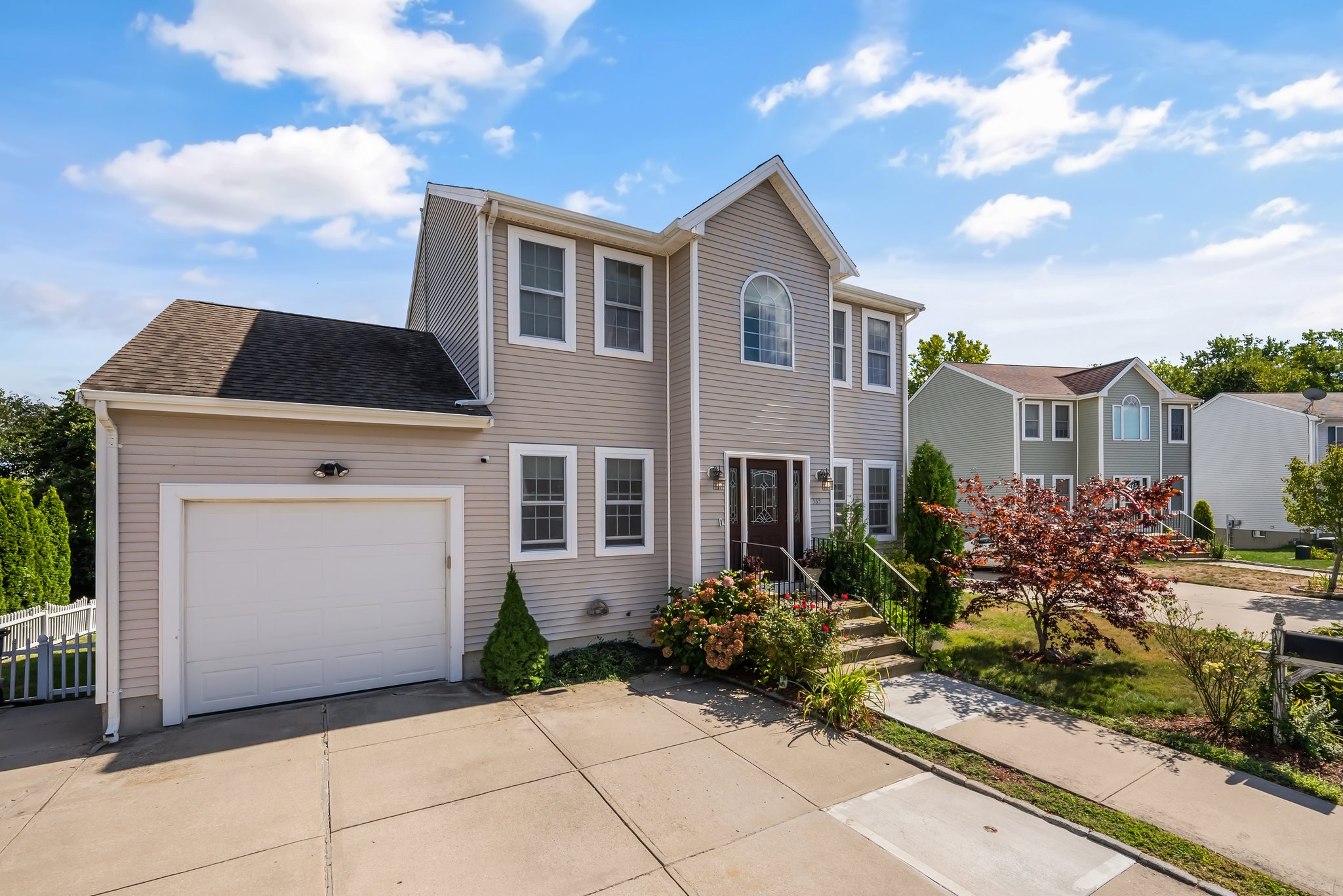 565 Detroit St, Fall River, MA 02721, USA Photo 2