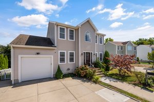 565 Detroit St, Fall River, MA 02721, USA Photo 1