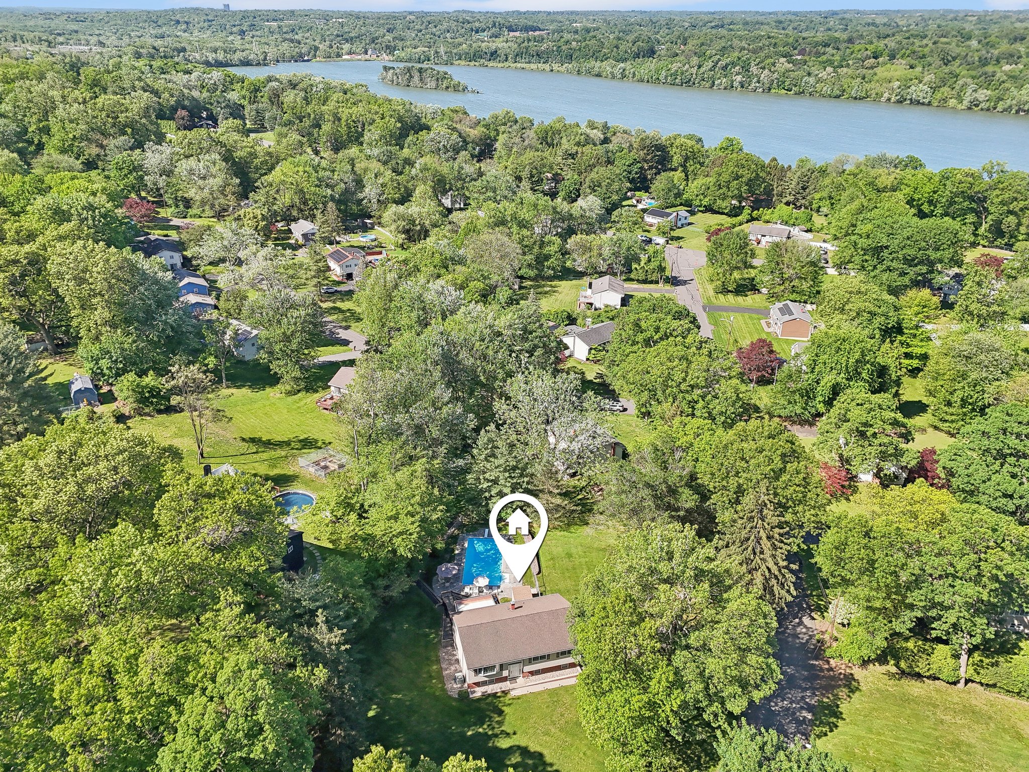 Millburn Ct-2105-074.jpg