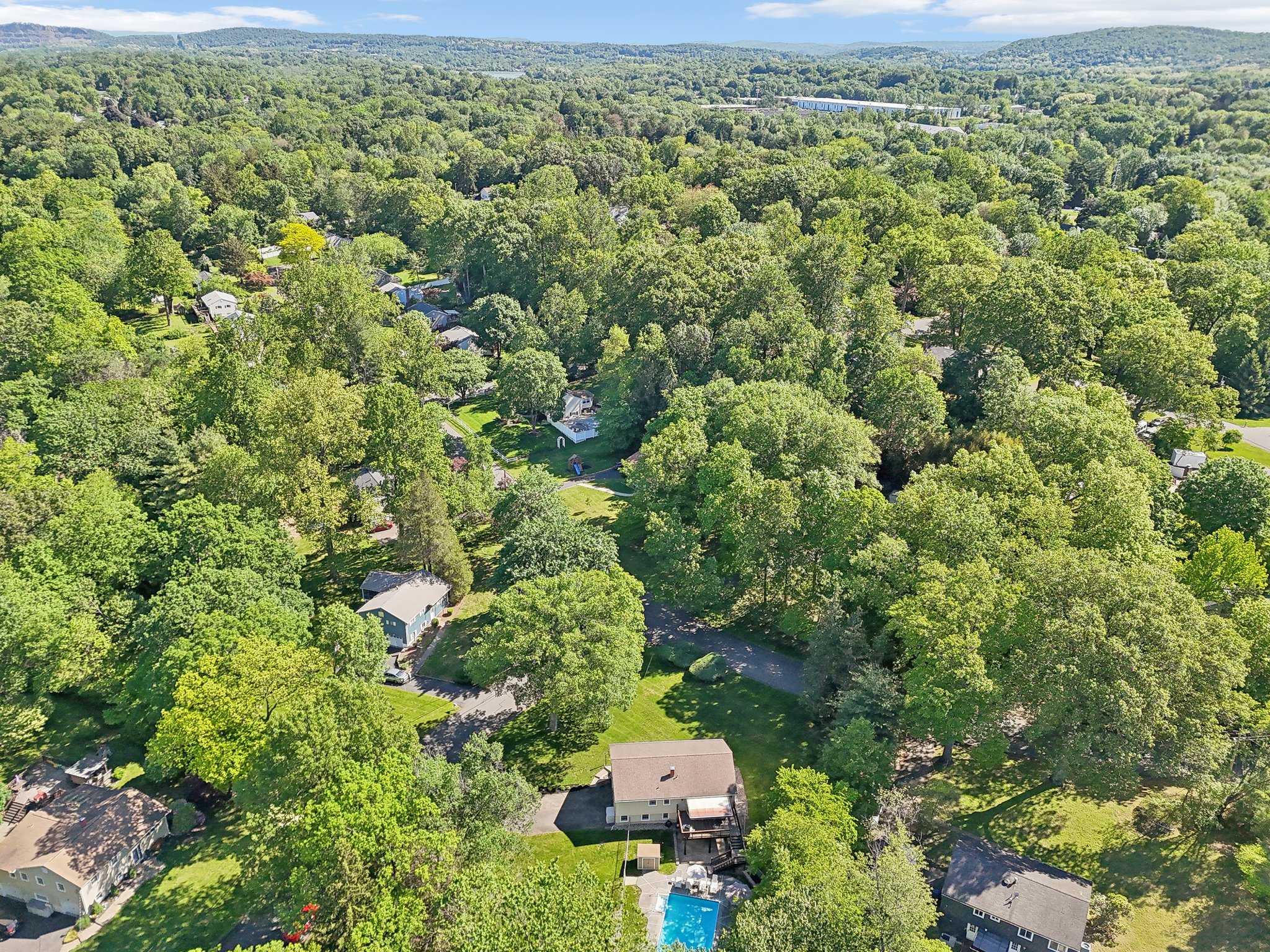 Millburn Ct-2105-075.jpg