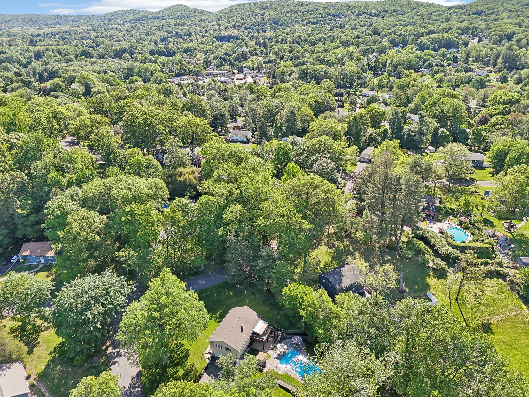 Millburn Ct-2105-076.jpg