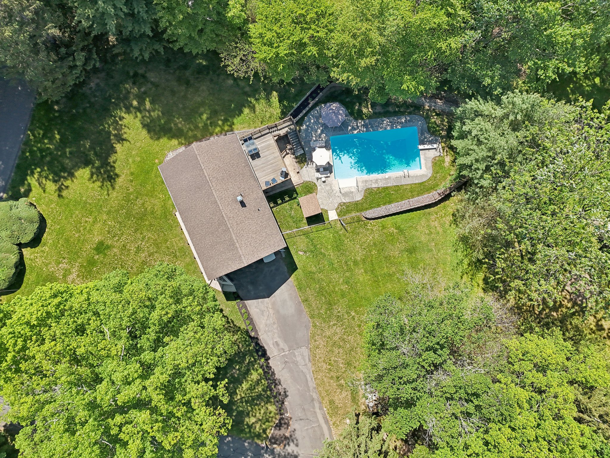 Millburn Ct-2105-088.jpg