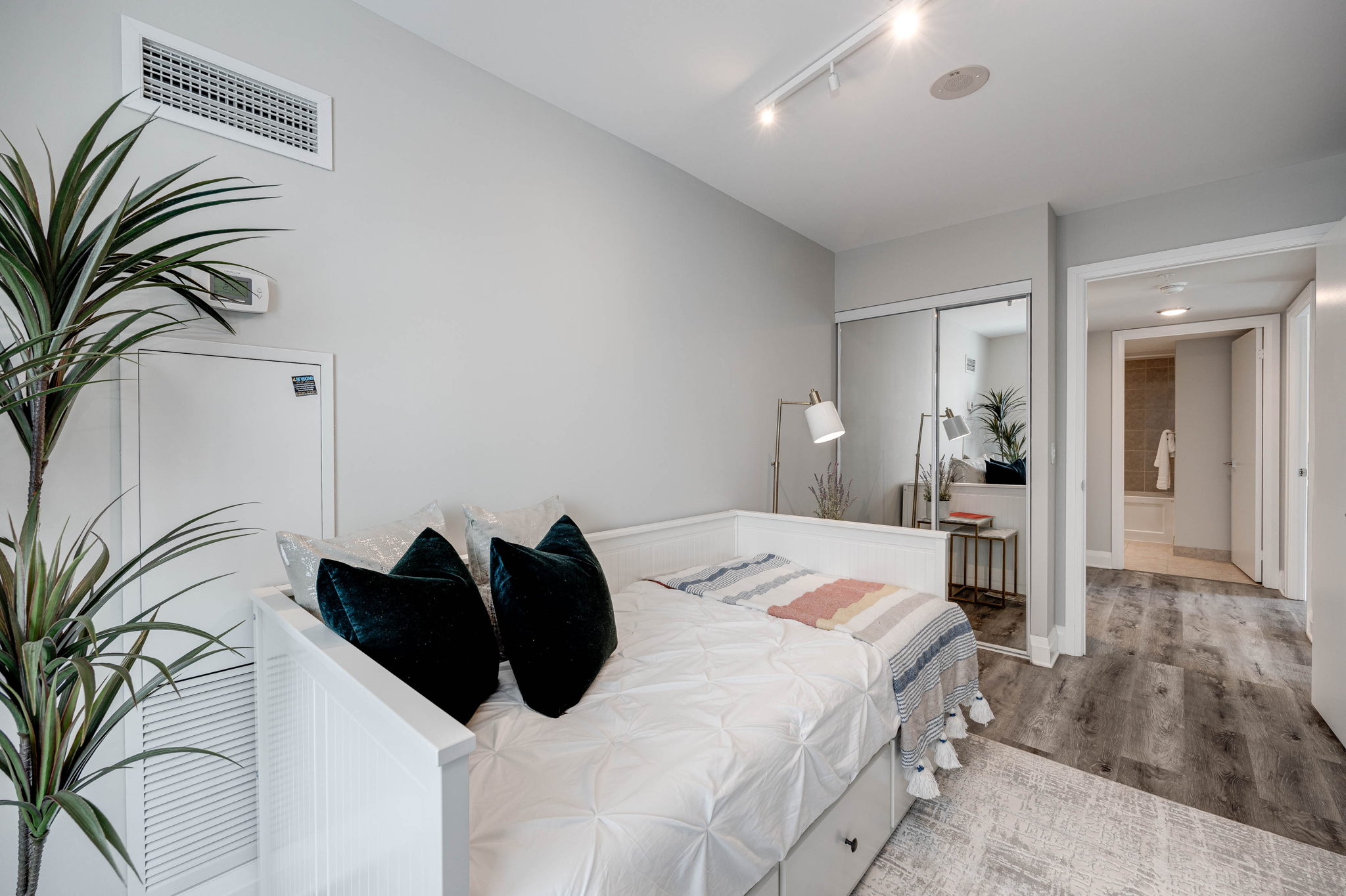 Toronto property showcase — delivered property photograph 23