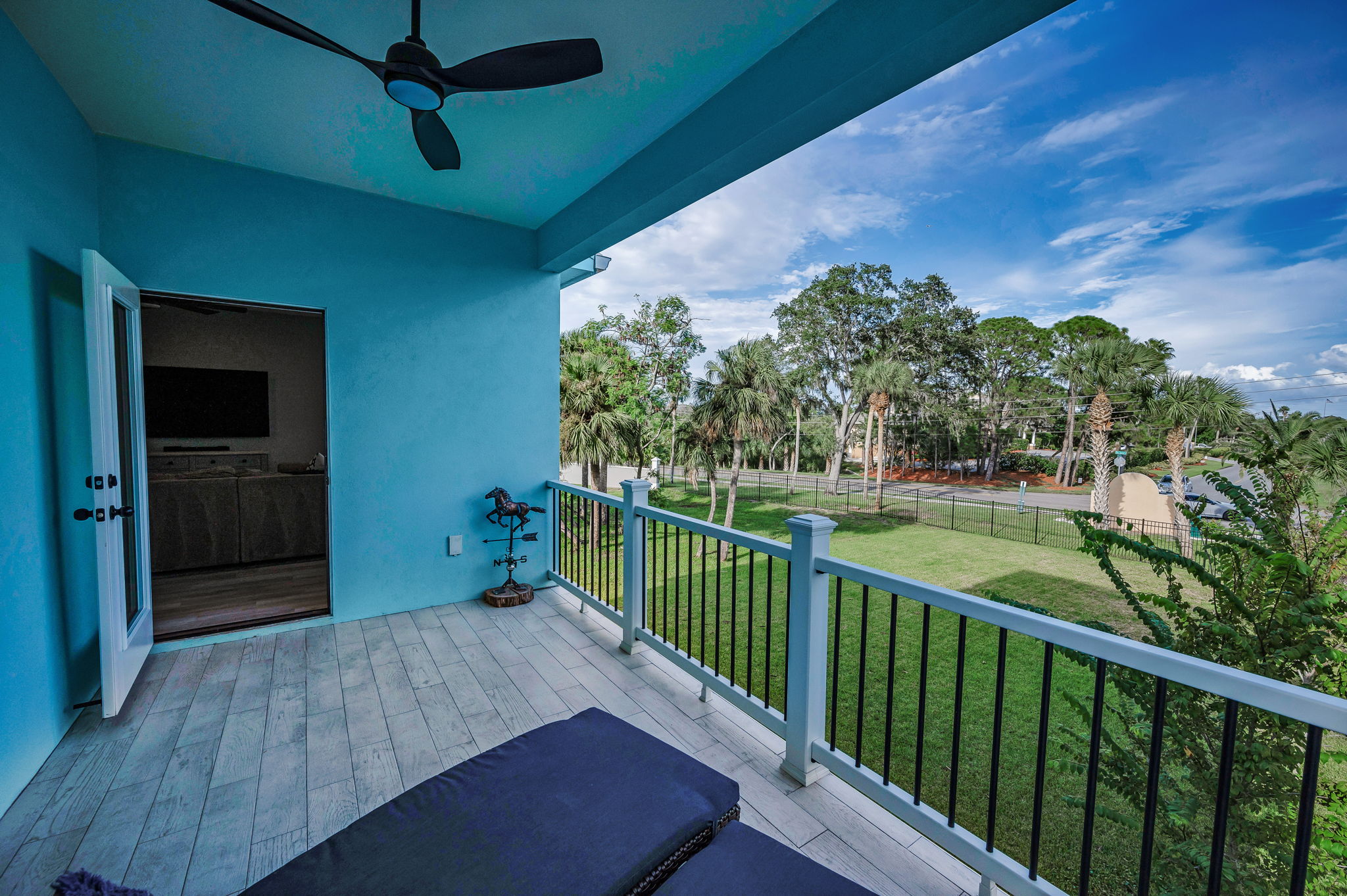 Balcony2